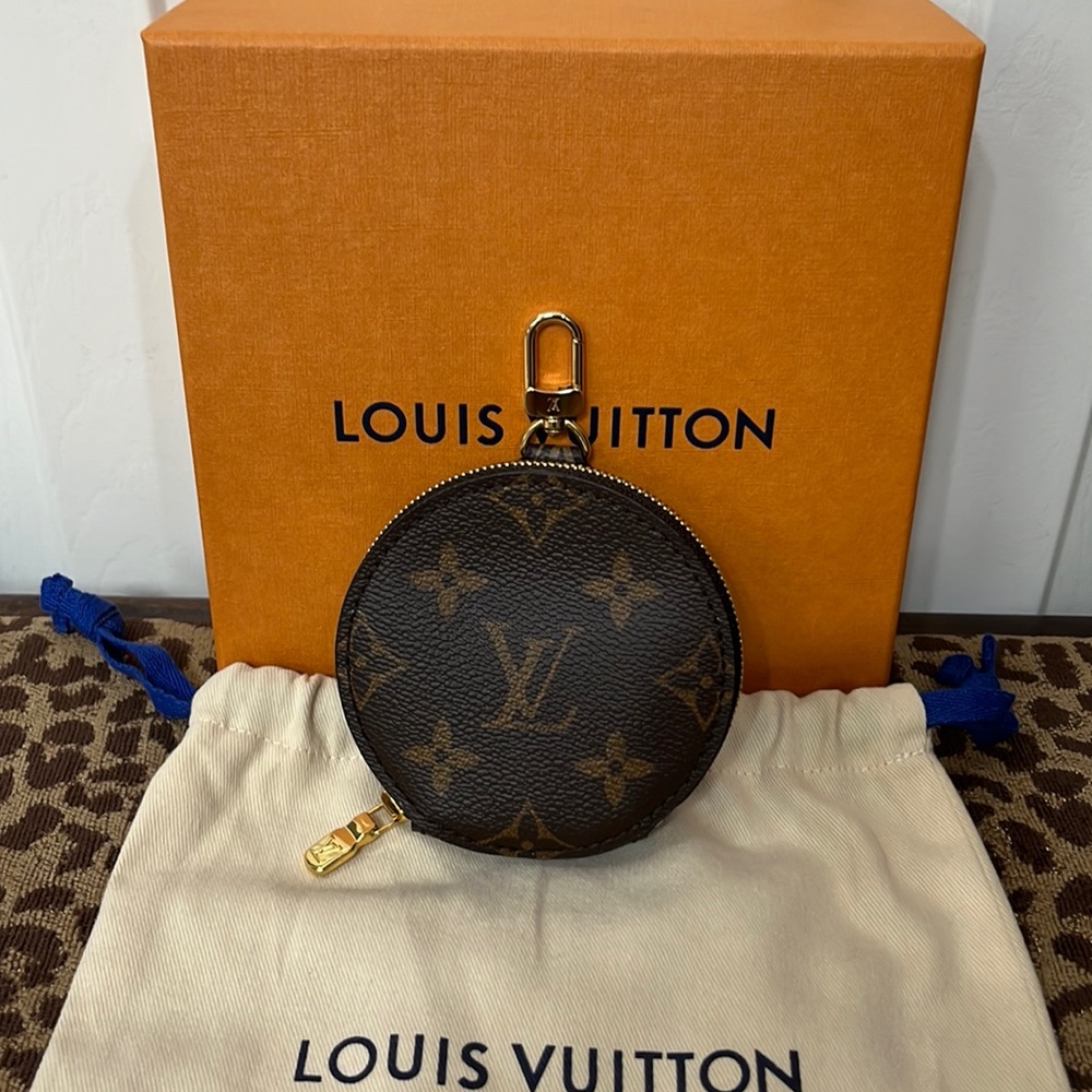 NWT Louis Vuitton round coin purse
